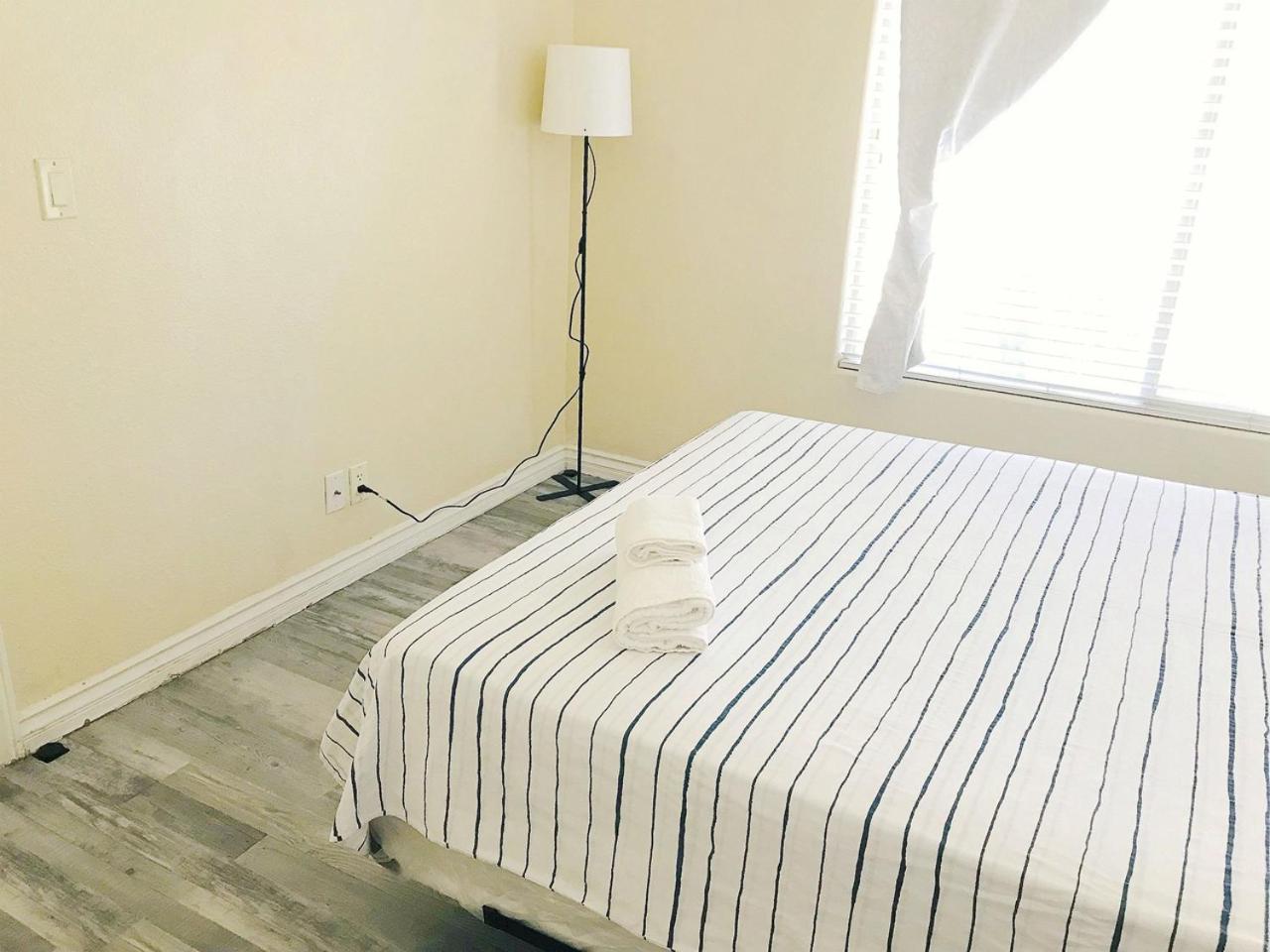 Comfortable Big Bedroom In The House For Rent-03 * Las Vegas