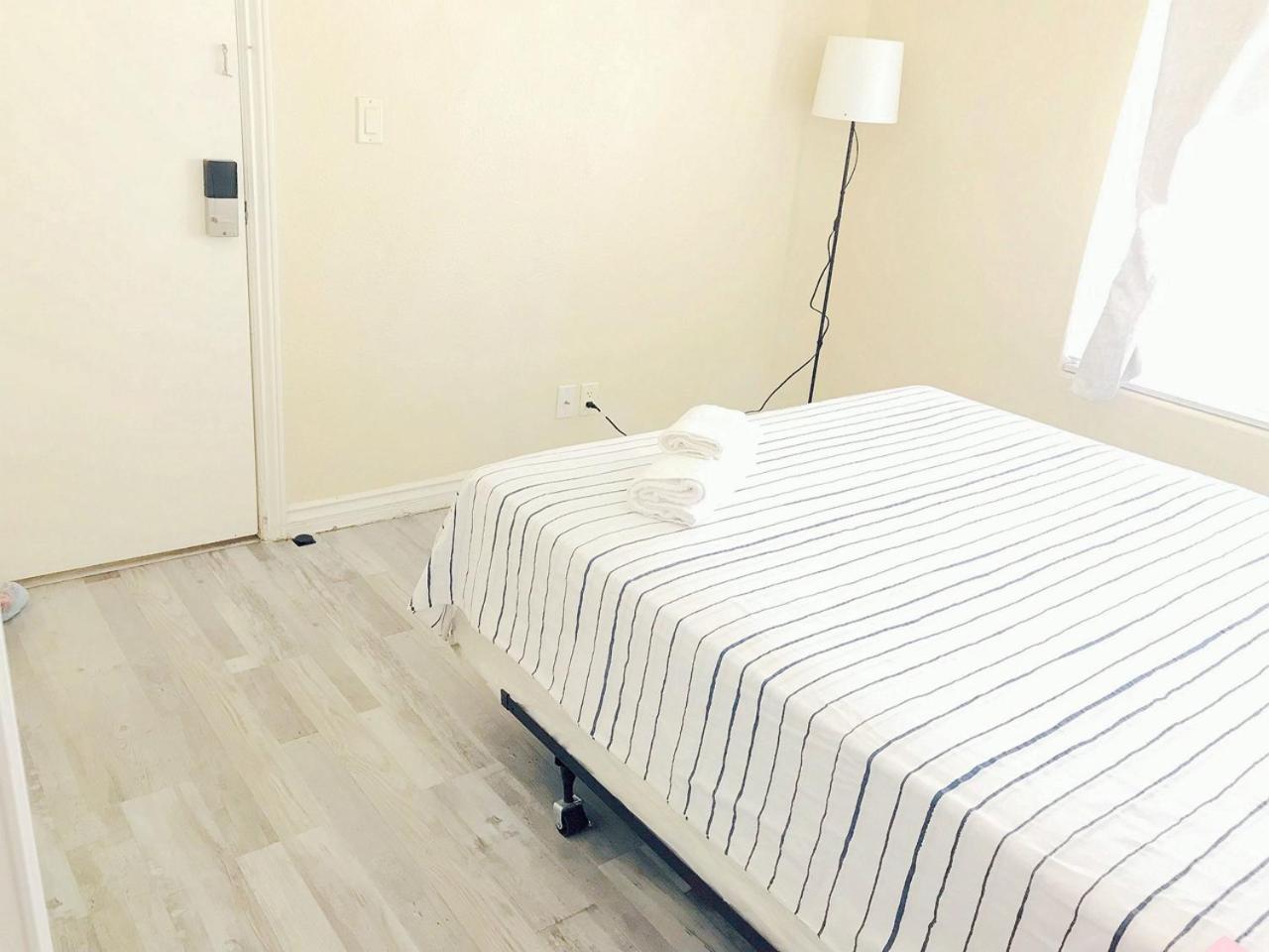 Privatunterkunft Comfortable Big Bedroom In The House For Rent-03