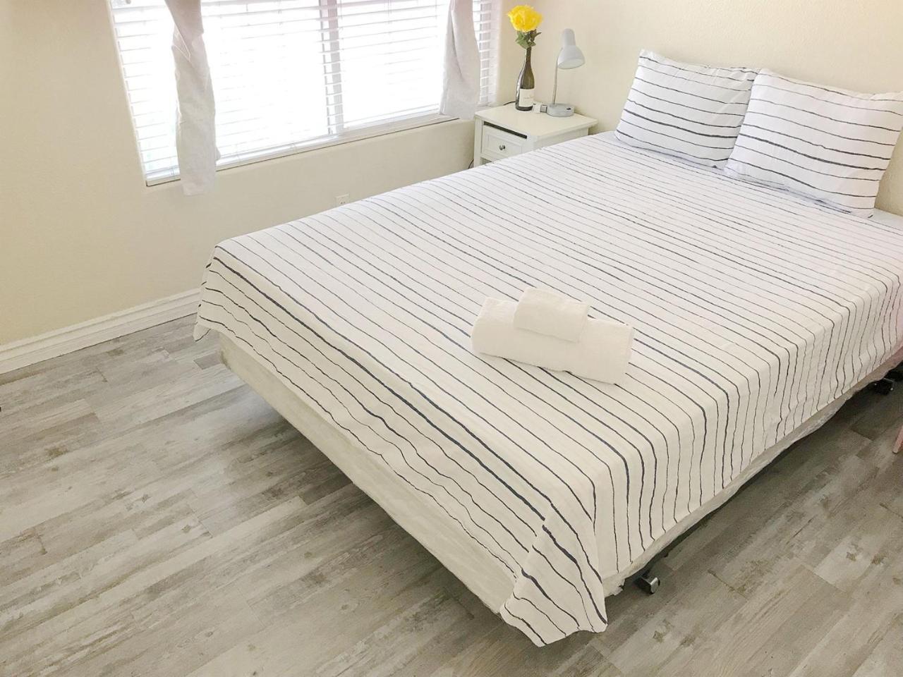 Privatunterkunft Comfortable Big Bedroom In The House For Rent-03 *