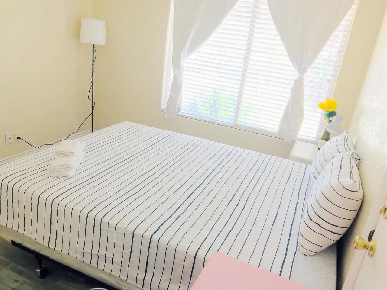 Privatunterkunft Comfortable Big Bedroom In The House For Rent-03