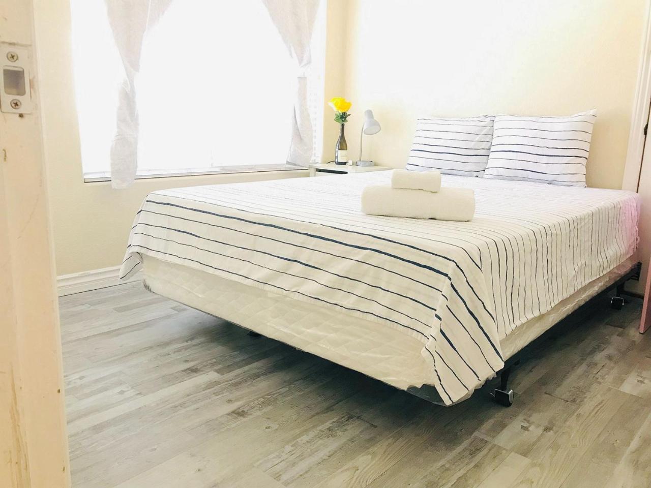 Comfortable Big Bedroom In The House For Rent-03 Privatunterkunft *